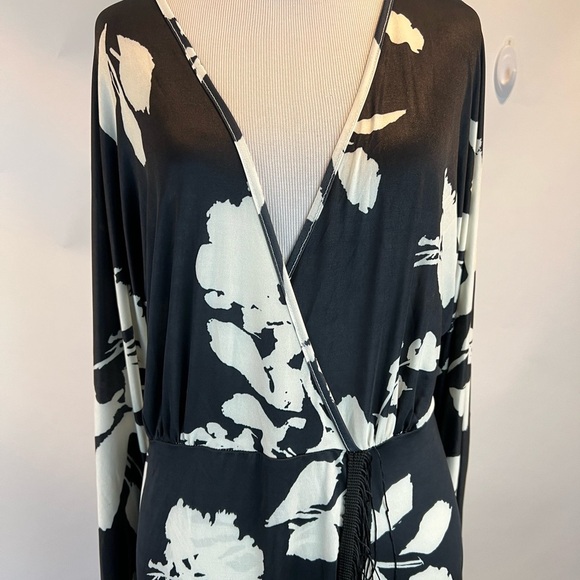 Boohoo Floral Print Tassel Hem MIDI Dress SZ US 10 - Picture 2 of 9